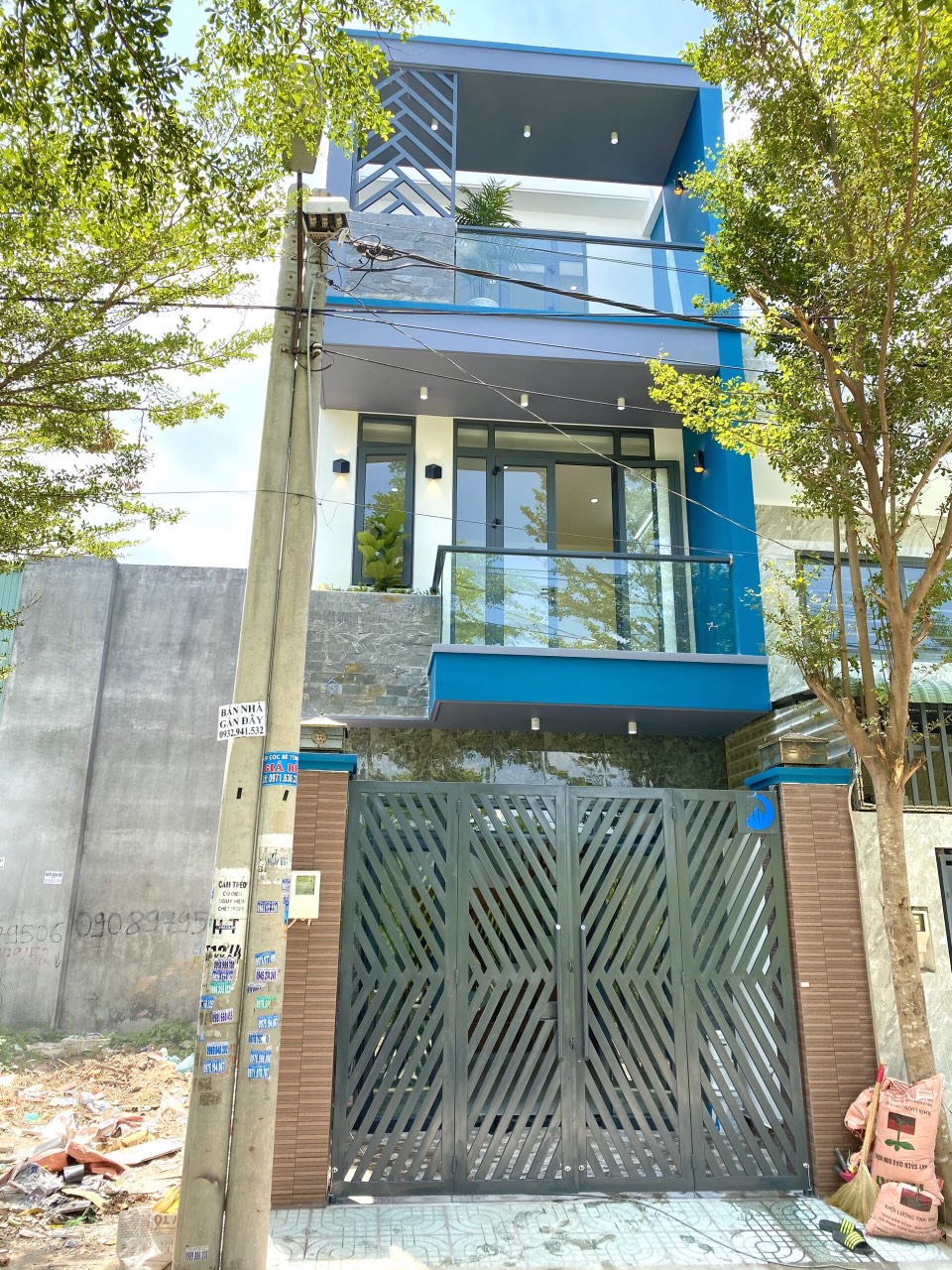 z2430833662085_a2031e3c837179256ded39e068c310f1